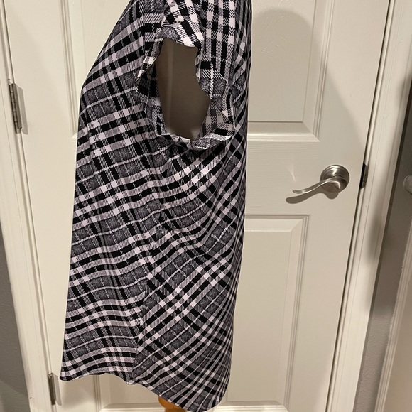 Black and white checked Express top. Size S - Picture 3 of 4